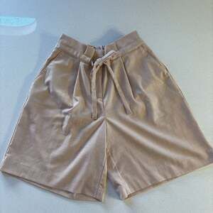 Vintage Liz Claiborne High-Waisted Pleated Blush Trouser Shorts